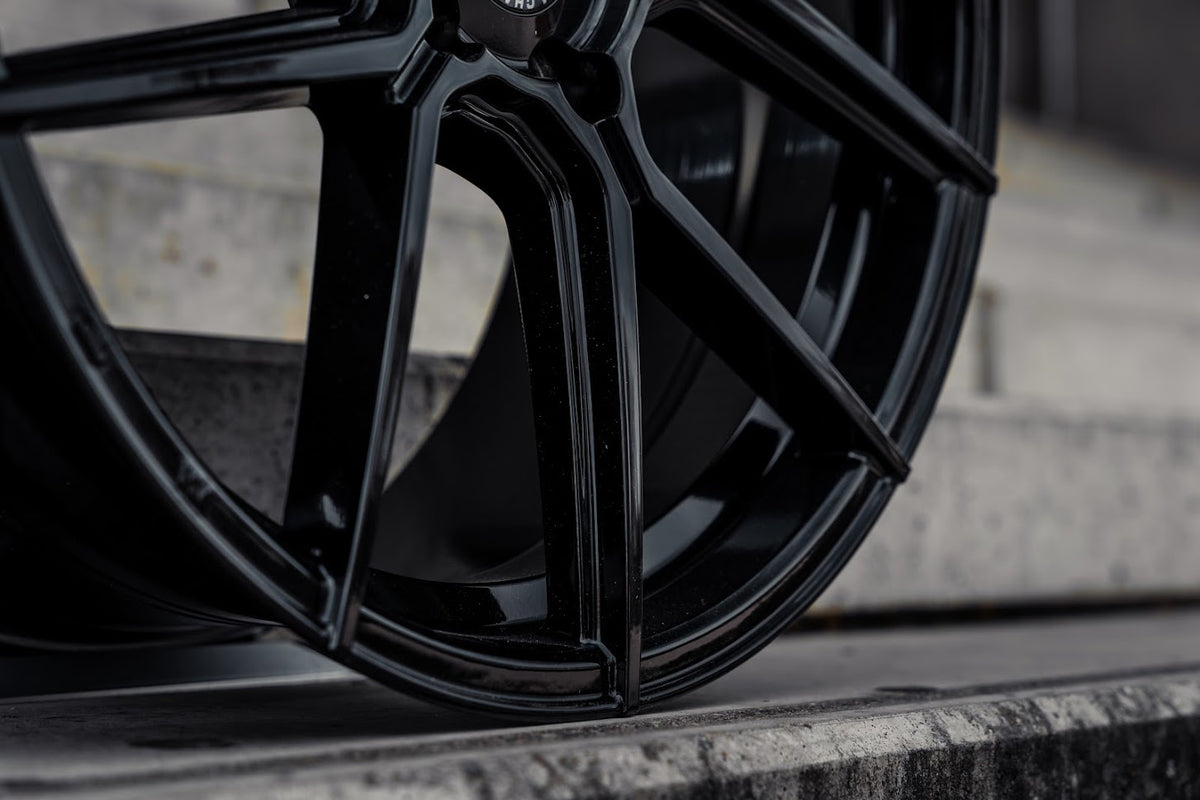 La Chanti P6 Glossy Black