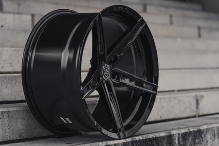 La Chanti P8 Glossy Black
