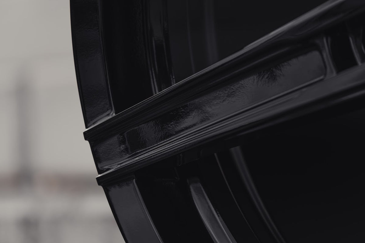 La Chanti P8 Glossy Black