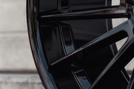 La Chanti P12 Glossy Black