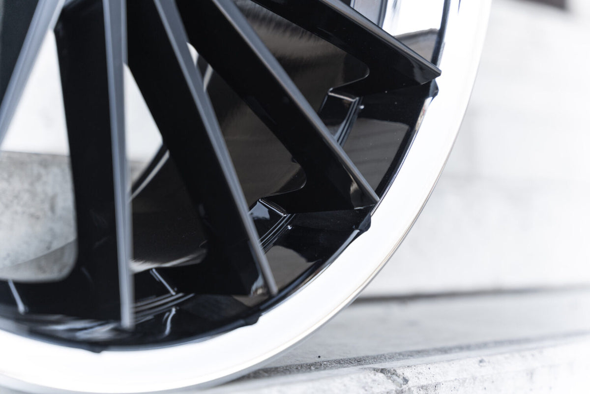 La Chanti P12 Glossy Black