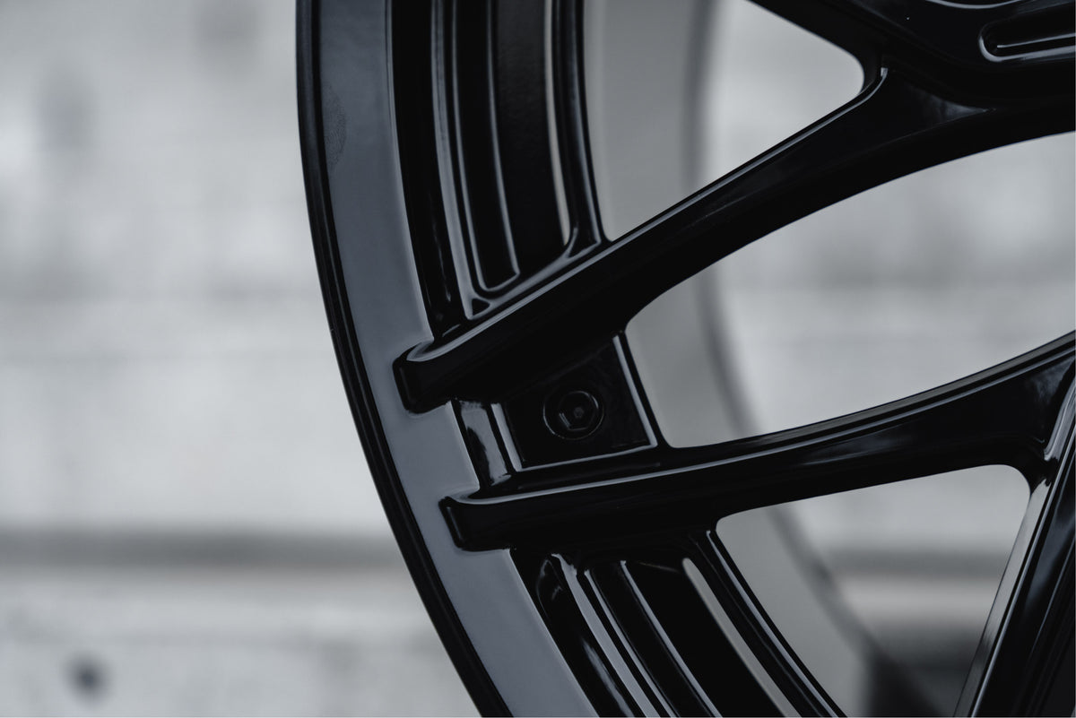 La Chanti P14 Glossy Black