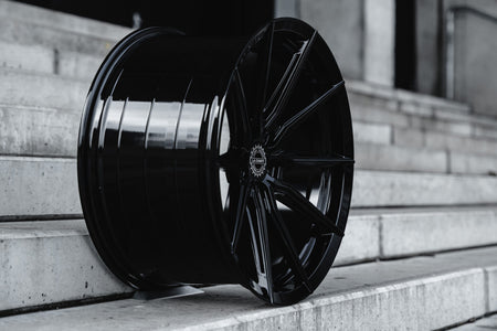 La Chanti P18 Glossy Black