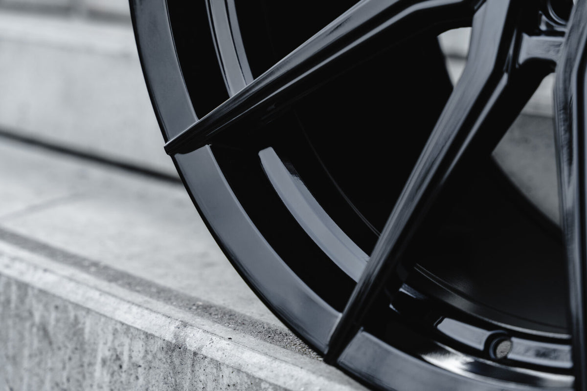La Chanti P18 Glossy Black