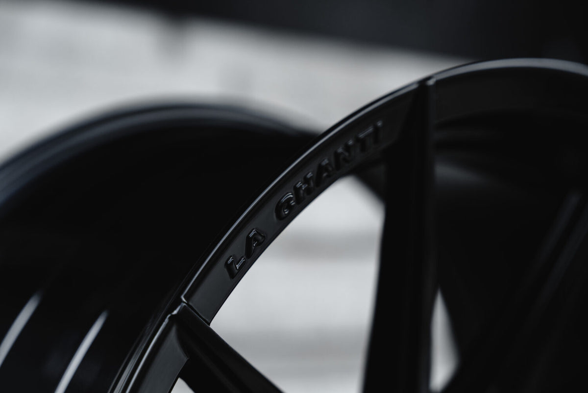 La Chanti P18 Glossy Black