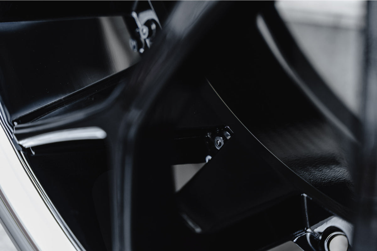 La Chanti P20 Glossy Black