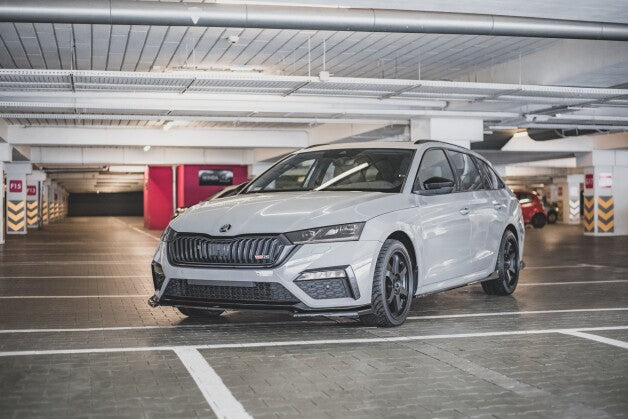 Frontlippe V.2 passend für Skoda Octavia RS Mk4 schwarz Hochglanz