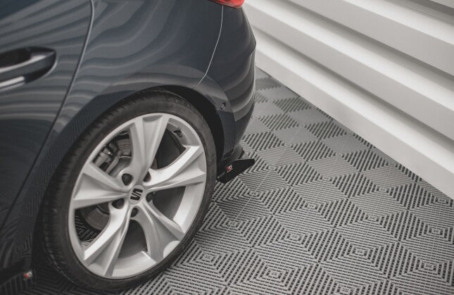 Heckansatz Diffusor + Flaps passend für Seat Leon FR Hatchback Mk4 roter Kern + Hochglanz Flaps