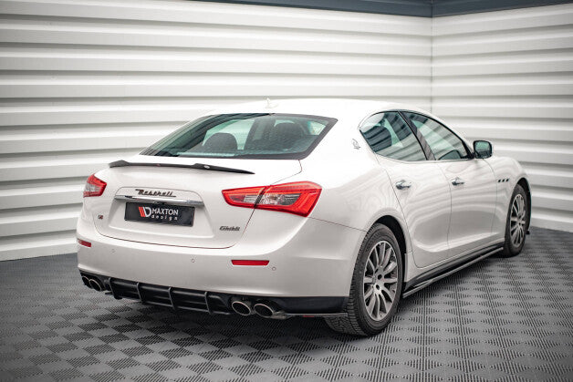 Heckansatz Diffusor passend für Maserati Ghibli Mk3 roter Kern