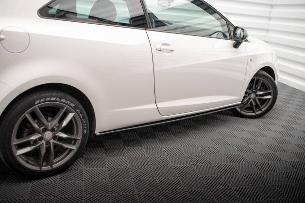 Seitenschweller Ansatz (Paar) passend für Seat Ibiza Sport Coupe Mk4 roter Kern