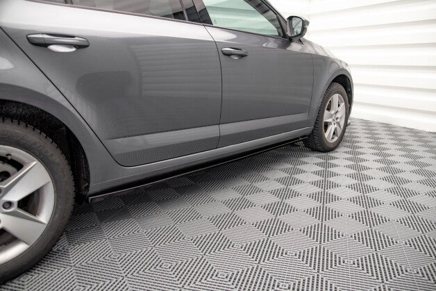 Seitenschweller Ansatz (Paar) passend für Skoda Octavia Mk3 FL schwarz Hochglanz
