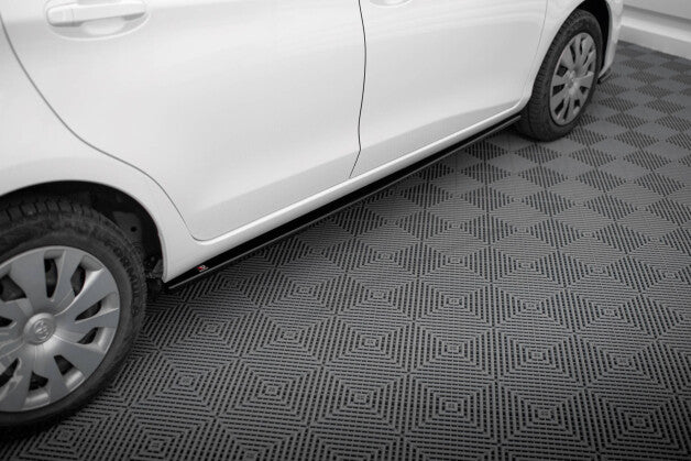 Seitenschweller Ansatz (Paar) passend für Toyota Yaris Mk3 FL schwarz Hochglanz
