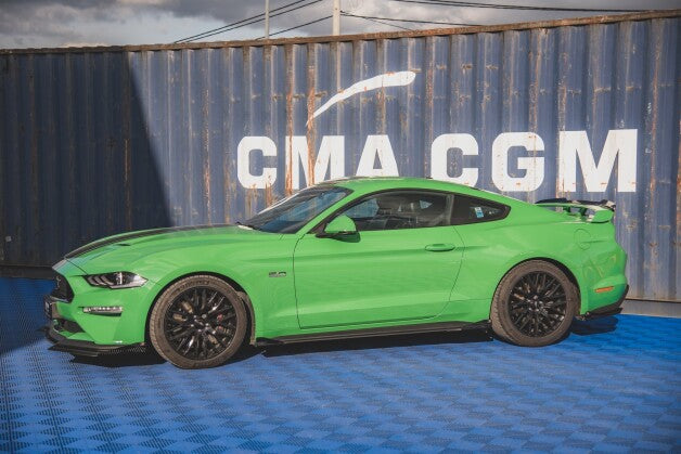 Seitenschweller Ansatz (Paar) V.1 passend für Ford Mustang GT Mk6 FL roter Kern + Hochglanz Flaps